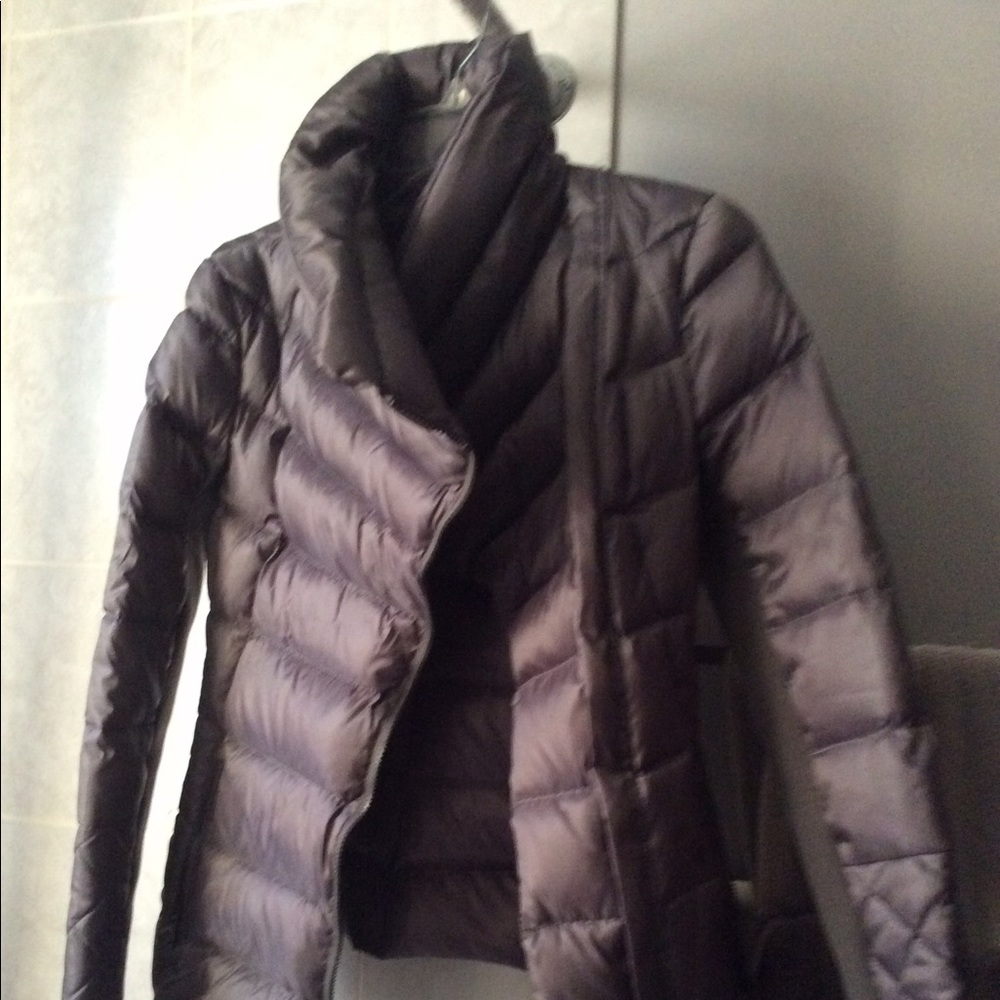 BCBGMaxAzria coat XS is excellent condition